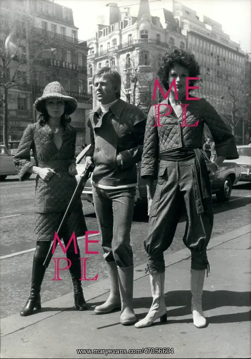 : Three models in the street : Three models in the street