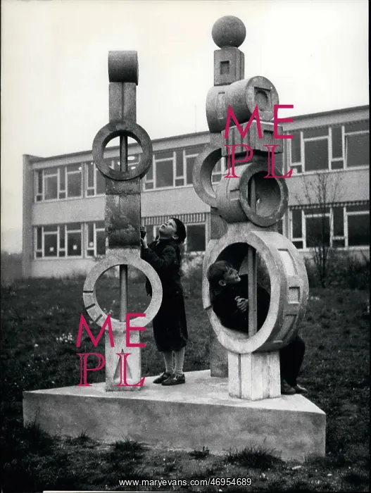 : Modern sculptures at school in Mehlen, Germany : Modern sculptures at school in Mehlen, Germany