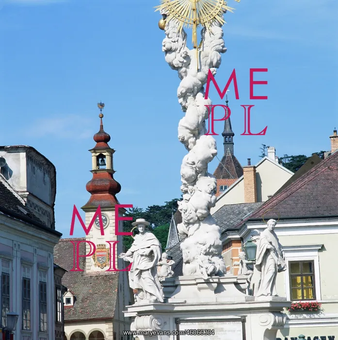 : Modling. The Trinity column and the townhall of Modling, Lower Austria : Modling. The Trinity column and the townhall of Modling, Lower Austria