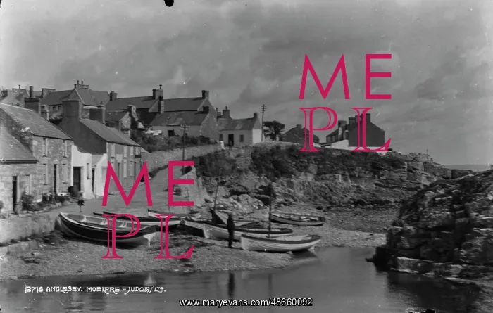 : Moelfre Harbour : Moelfre Harbour