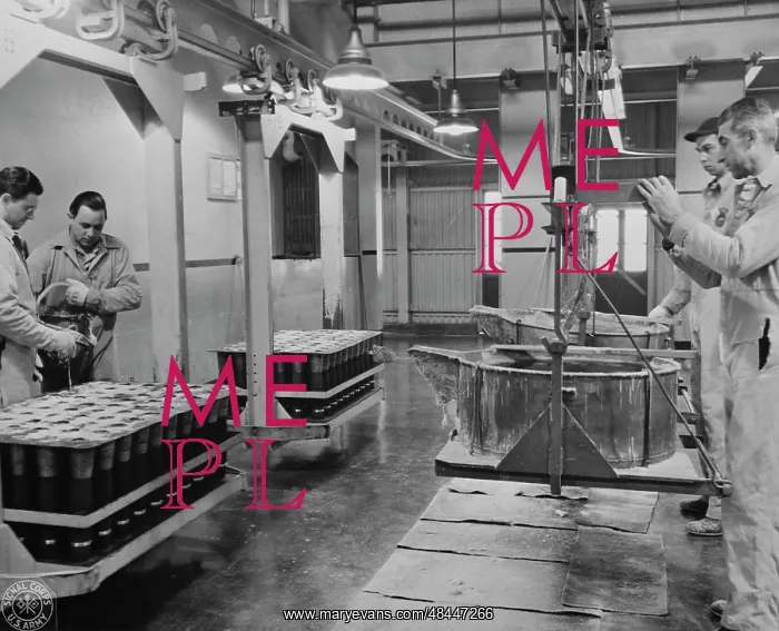 : Molten TNT is poured into 75mm shells, 1943 : Molten TNT is poured into 75mm shells, 1943
