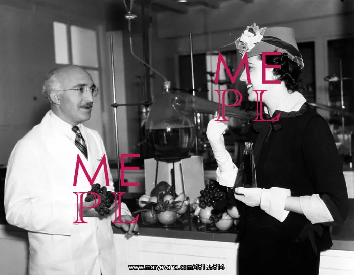 : Mona Barrie : Mona Barrie