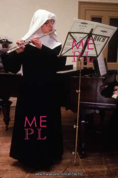 : Monastic life - flautist nun plays Bach : Monastic life - flautist nun plays Bach