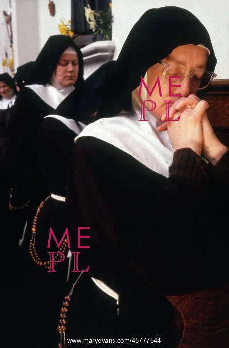 : Monastic life - nuns praying : Monastic life - nuns praying