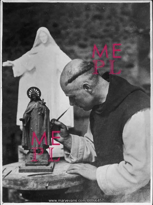 : MONK PAINTS STATUETTE : MONK PAINTS STATUETTE