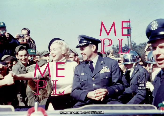 : MONROE VISITING TROOPS : MONROE VISITING TROOPS
