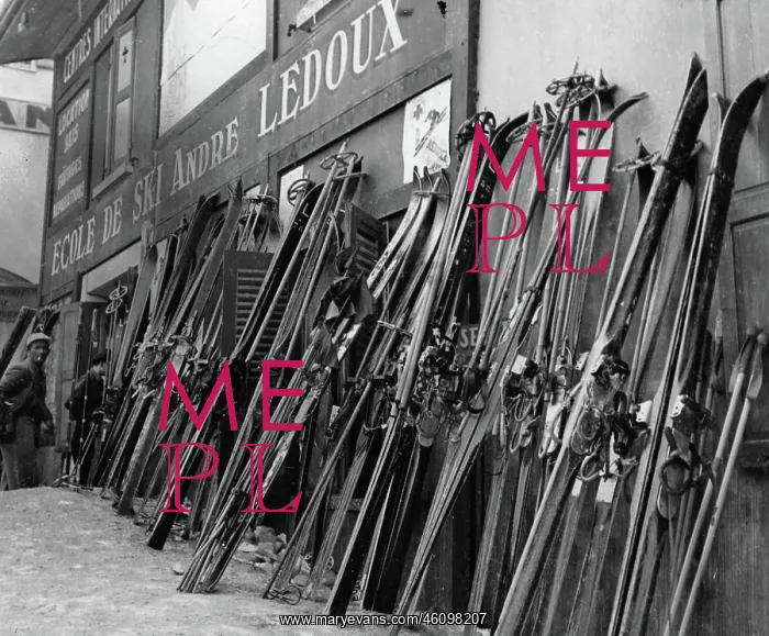 : In Montagne some rented ski wait fur : In Montagne some rented ski wait fur