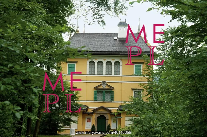 : The month castle in Hellbrunn : The month castle in Hellbrunn