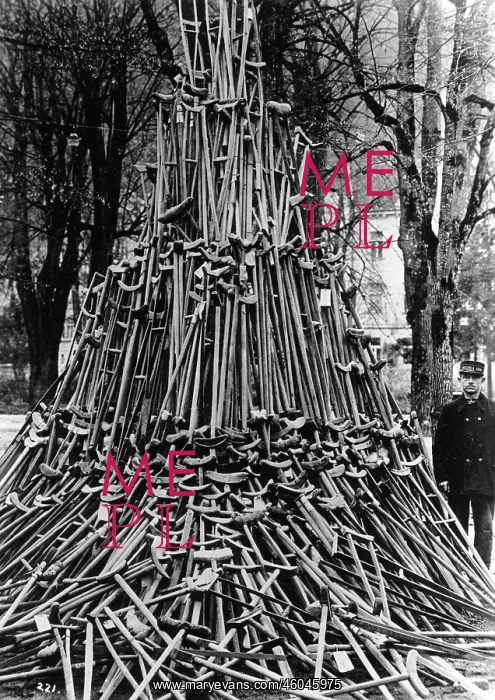 : A monument consisting of crutches : A monument consisting of crutches