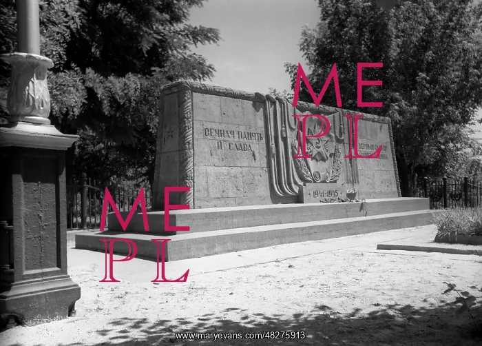 : Monument to fallen Red Army soldiers : Monument to fallen Red Army soldiers
