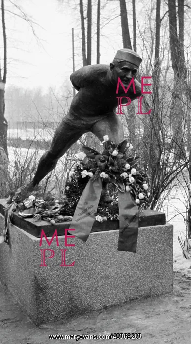 : Monument to Oscar Mathisen in Oslo : Monument to Oscar Mathisen in Oslo