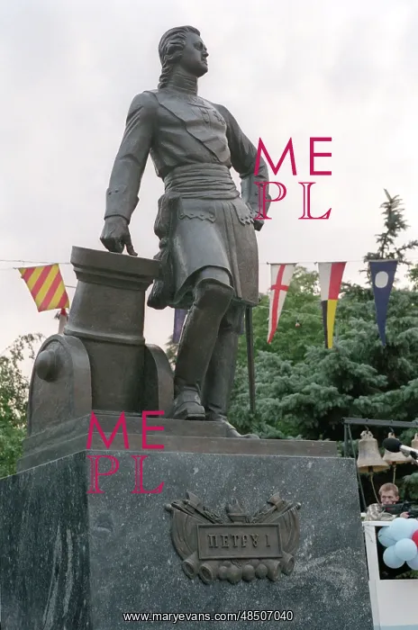 : Monument to Peter the Great in Azov, 1996 : Monument to Peter the Great in Azov, 1996