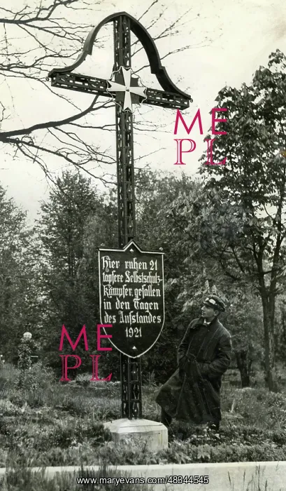 : Monument in the Silesian Leschnitz, 1930 : Monument in the Silesian Leschnitz, 1930