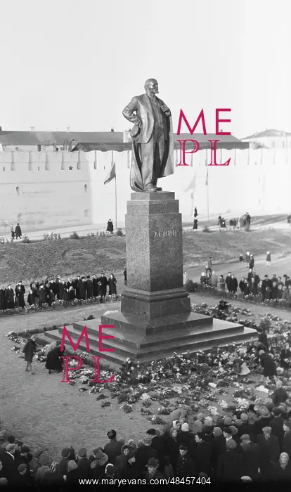 : Monument to Vladimir Lenin in Astrakhan : Monument to Vladimir Lenin in Astrakhan