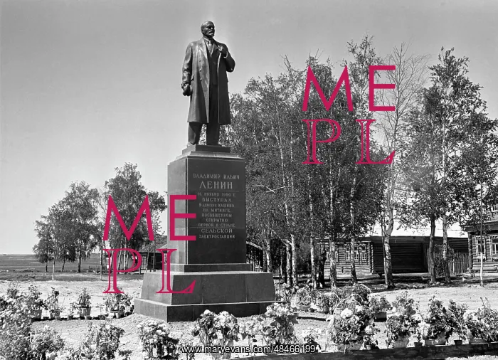 : Monument to Vladimir Lenin in Kashino : Monument to Vladimir Lenin in Kashino