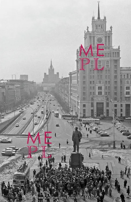  : Monument to Vladimir Mayakovsky in Moscow, 1987