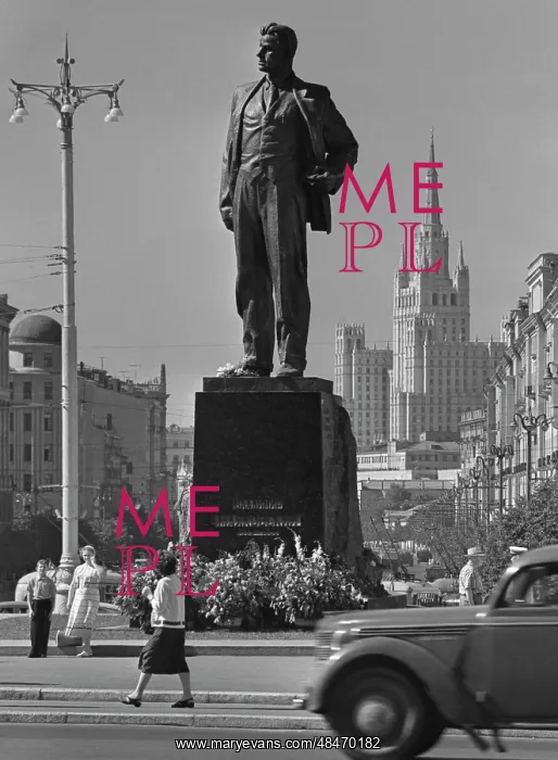 : Monument to Vladimir Mayakovsky in Moscow : Monument to Vladimir Mayakovsky in Moscow