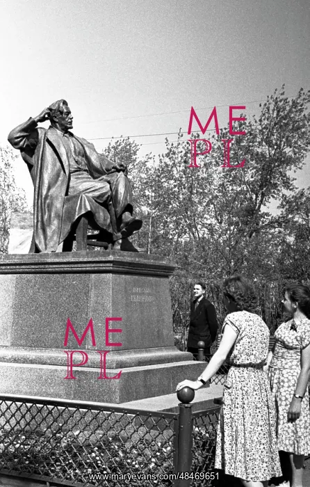 : Monument to Vyacheslav Shyshkov in Bezhetsk : Monument to Vyacheslav Shyshkov in Bezhetsk