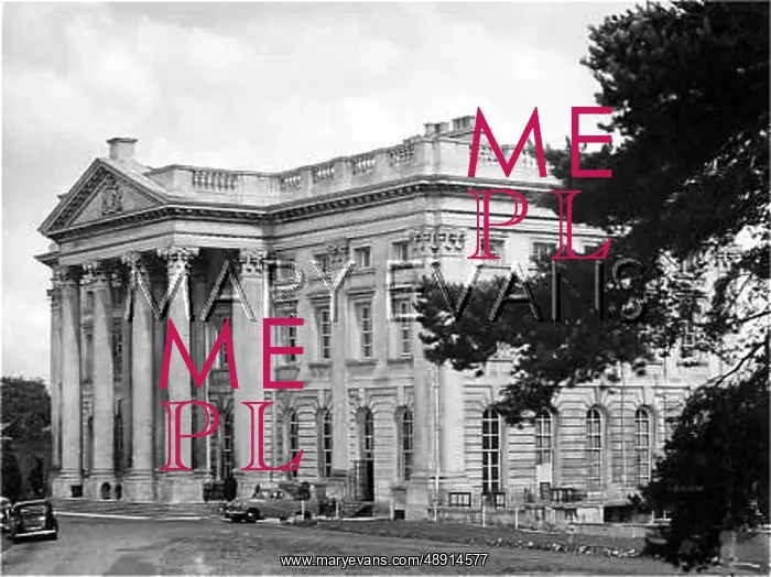 : MOOR PARK. Moor Park, a Palladian style mansion designed by Sir James Thornhill : MOOR PARK. Moor Park, a Palladian style mansion designed by Sir James Thornhill