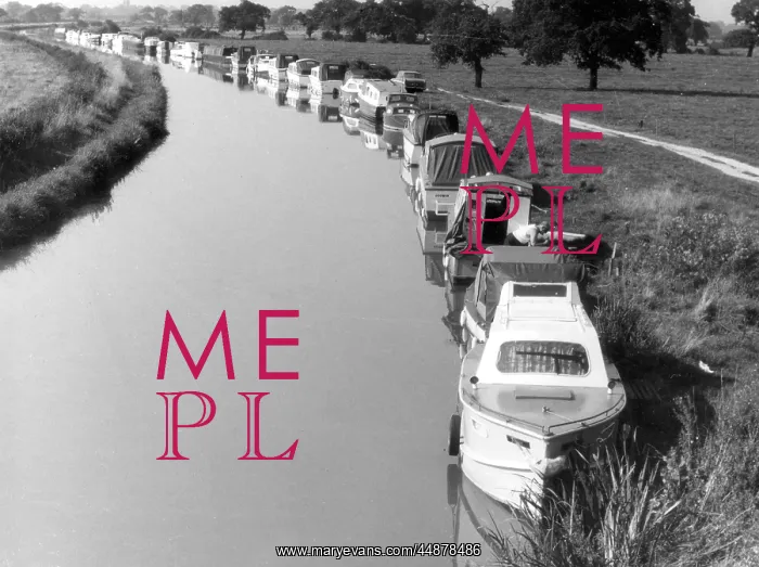 : MOORED CANAL BOATS : MOORED CANAL BOATS