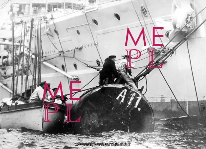 : Mooring of a German warship in the port : Mooring of a German warship in the port