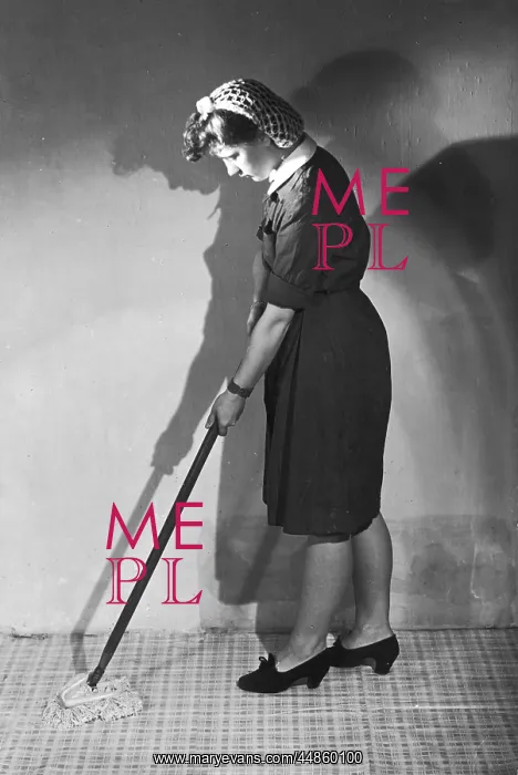 : MOPPING LINOLEUM 1940S : MOPPING LINOLEUM 1940S