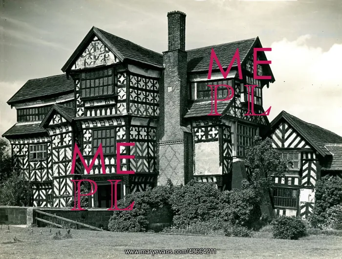 : Moreton Hall Gate-house and moat : Moreton Hall Gate-house and moat