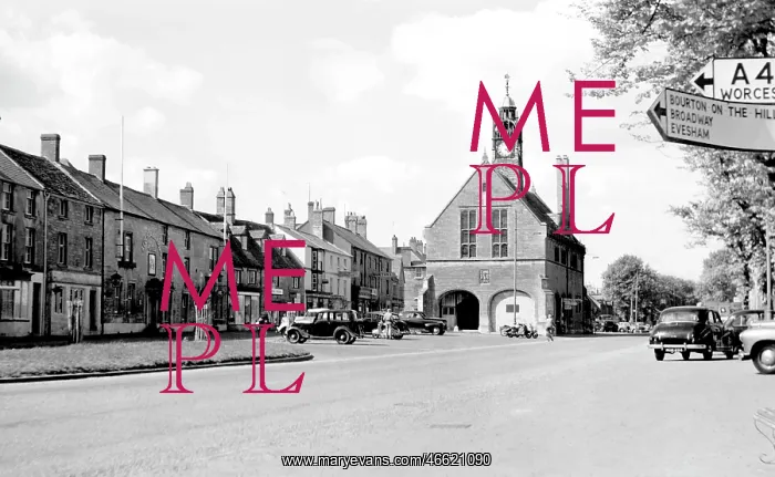  : Moreton-in-Marsh, High Street c1950