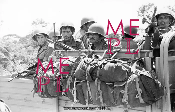 : Moroccan troops in Zaire driving towards Dilolo : Moroccan troops in Zaire driving towards Dilolo