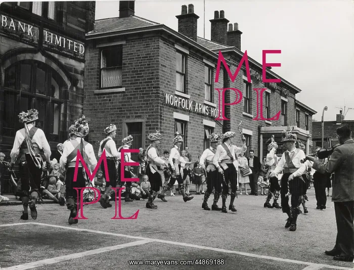 : MORRIS DANCE : MORRIS DANCE