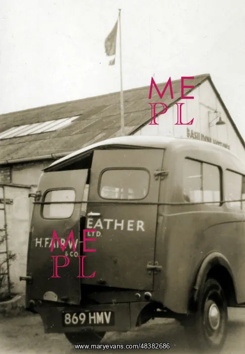 : Morris J Type Van Accident, Hyde Works, St James's Lane : Morris J Type Van Accident, Hyde Works, St James's Lane