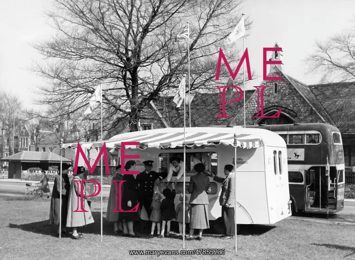 : Morrison Electricar, Witt's ice cream float : Morrison Electricar, Witt's ice cream float