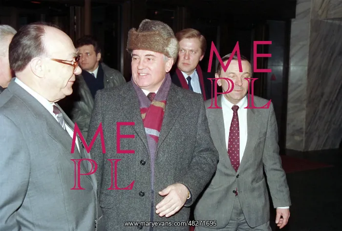 : Moscow, 1991. Mikhail Gorbachev announced his resignation : Moscow, 1991. Mikhail Gorbachev announced his resignation