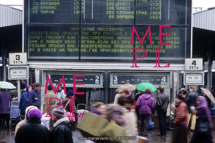 : Moscow Kievsky Railway Station, 1993 : Moscow Kievsky Railway Station, 1993