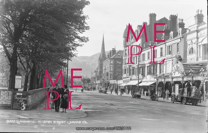 : Mostyn Street, Llandudno : Mostyn Street, Llandudno