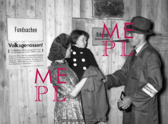 : Mother and child with a bunker administrator, 1943 : Mother and child with a bunker administrator, 1943