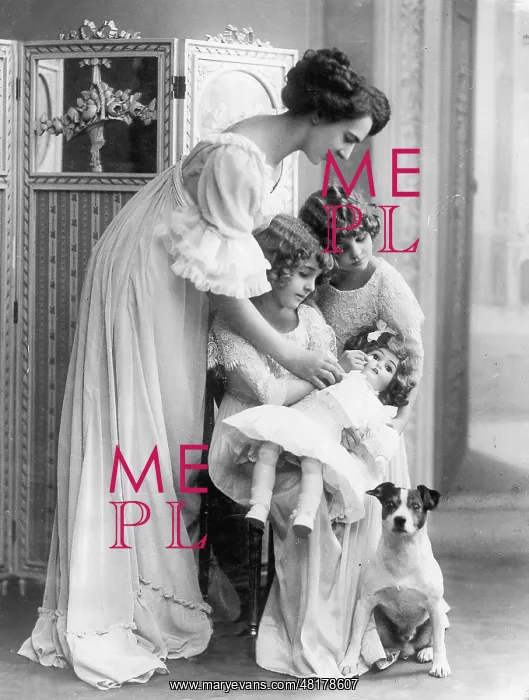 : Mother with children, around 1900 : Mother with children, around 1900