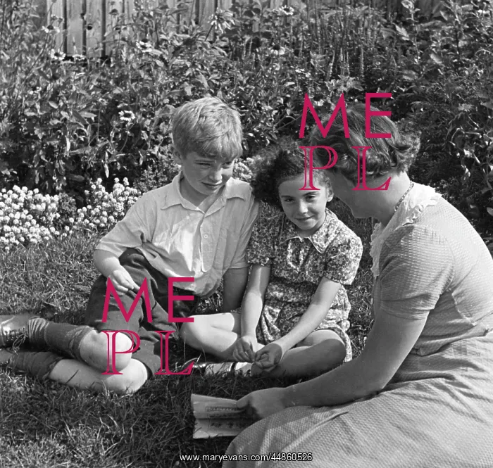 : MOTHER & CHILDREN : MOTHER & CHILDREN