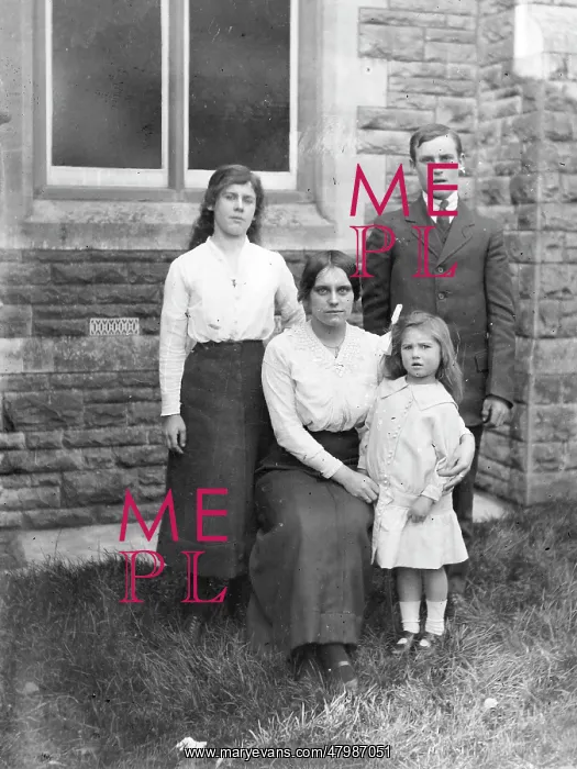 : Mother and three children, Mid Wales : Mother and three children, Mid Wales