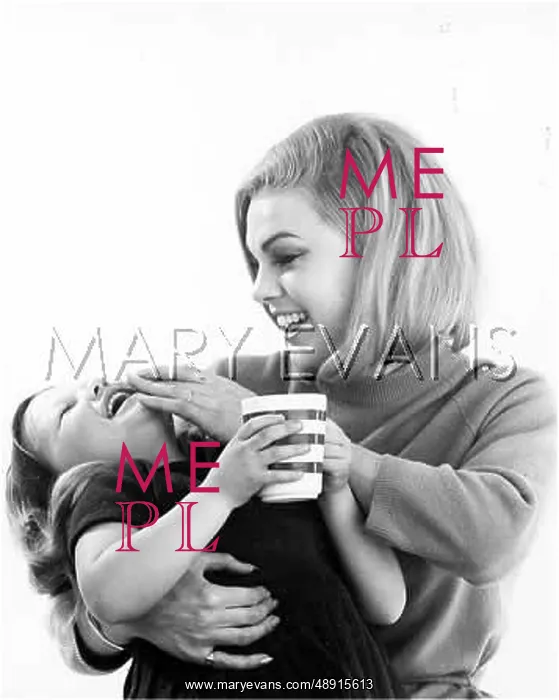 : MOTHER AND DAUGHTER : MOTHER AND DAUGHTER