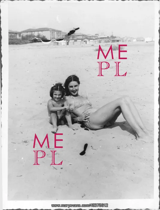 : Mother and daughter on the beach at Rimini : Mother and daughter on the beach at Rimini