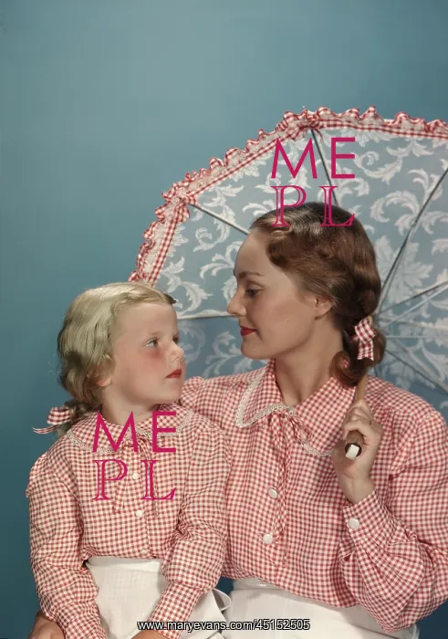 : Mother And Daughter Dressed Alike : Mother And Daughter Dressed Alike
