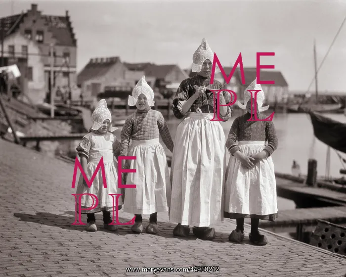 : Mother and Three Daughters Typical Dutch Costumes : Mother and Three Daughters Typical Dutch Costumes