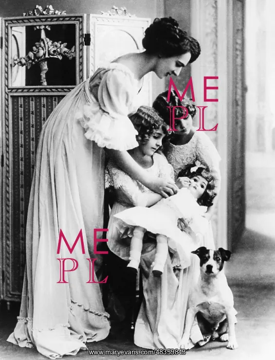 : Mother instructs daughters in child care, 1910 : Mother instructs daughters in child care, 1910