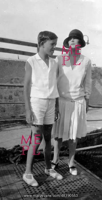  : Mother and son in Capri