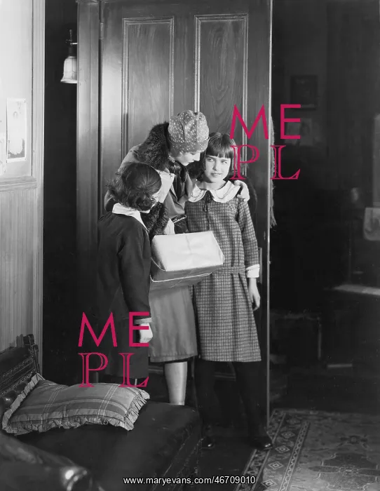 : Mother talking to two daughters : Mother talking to two daughters
