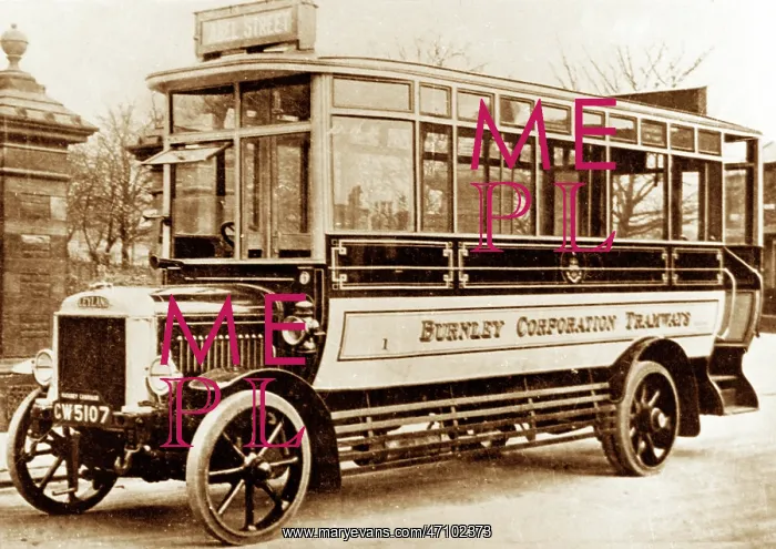 : Motor bus, Burnley, early 1900s : Motor bus, Burnley, early 1900s