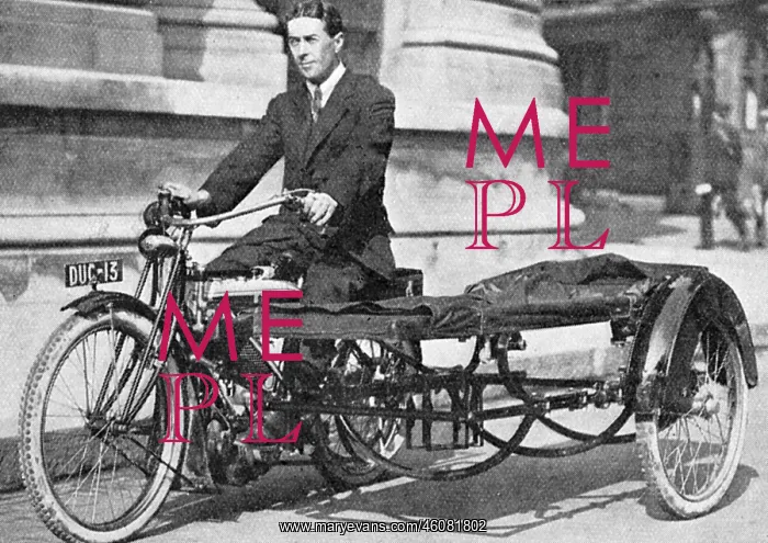 : Motor cycle with side-car ambulance, WW1 : Motor cycle with side-car ambulance, WW1