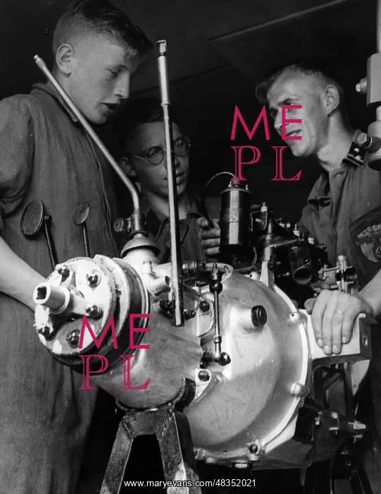 : Motor-HJ members during a training, 1936 : Motor-HJ members during a training, 1936