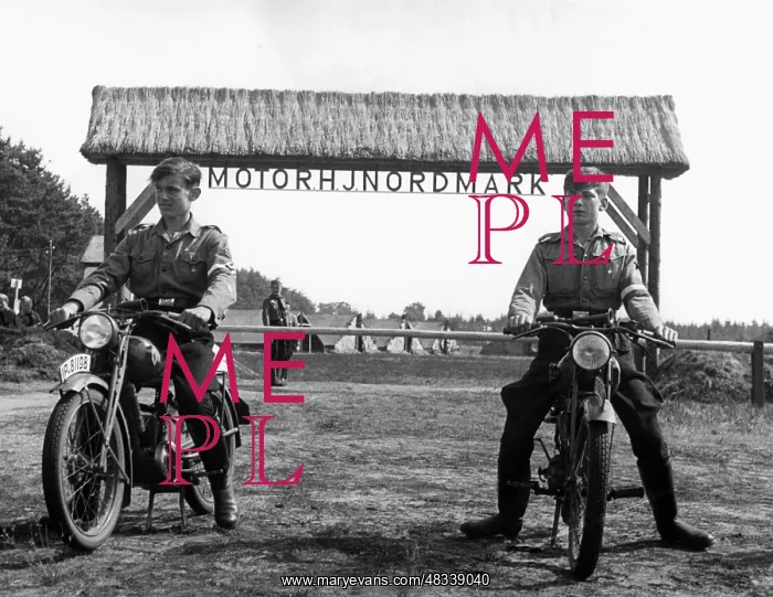 : Motor HJ members during training rides, 1938 : Motor HJ members during training rides, 1938